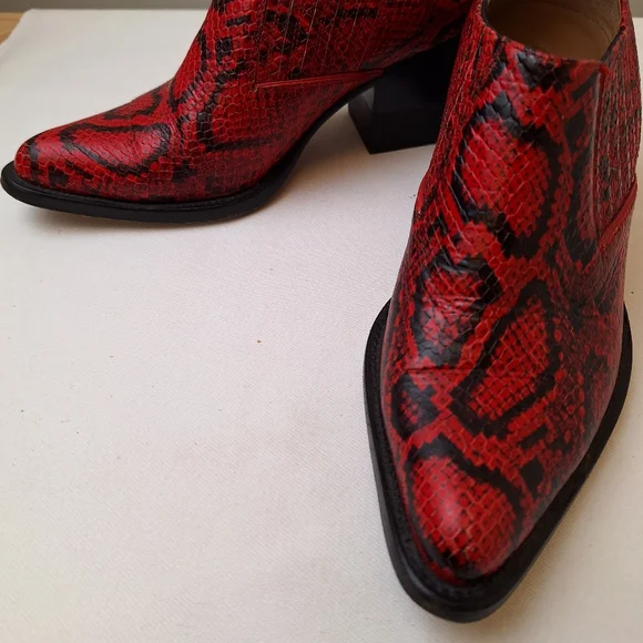 Chloé Rylee Python-Embossed Ankle Bootie - Picture 8 of 11